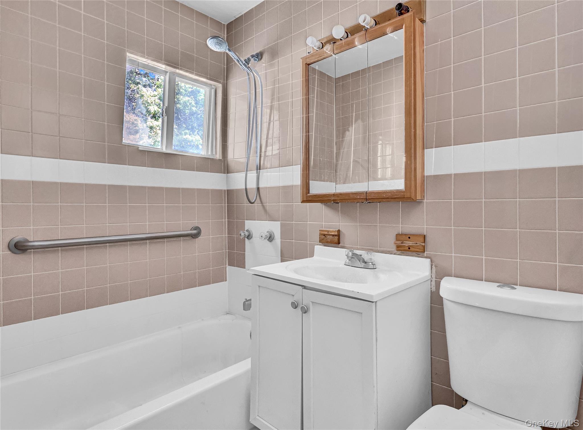 Single Family Croydon Suffolk County, NY 11701, MLS-926485-12