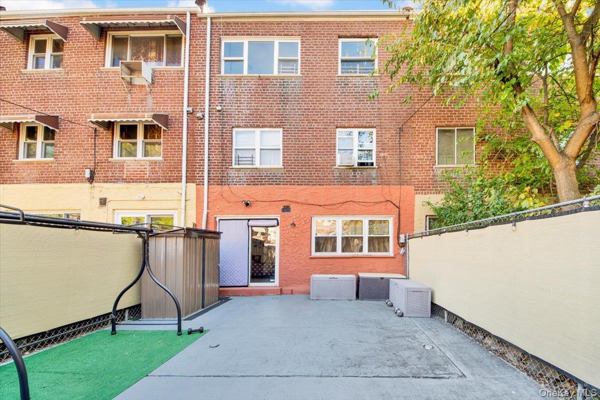 Single Family Torry  Bronx, NY 10473, MLS-926499-38
