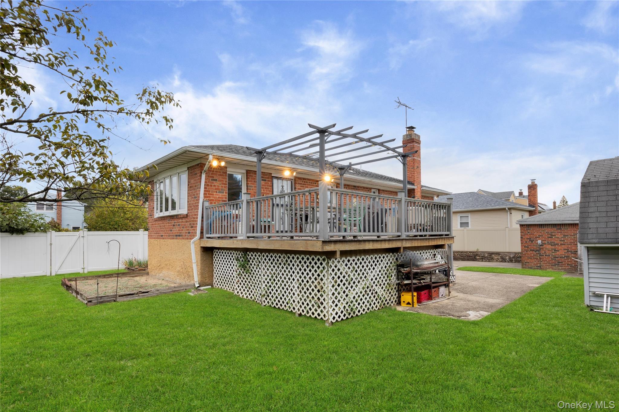 Single Family Oak  Nassau County, NY 11758, MLS-926576-26