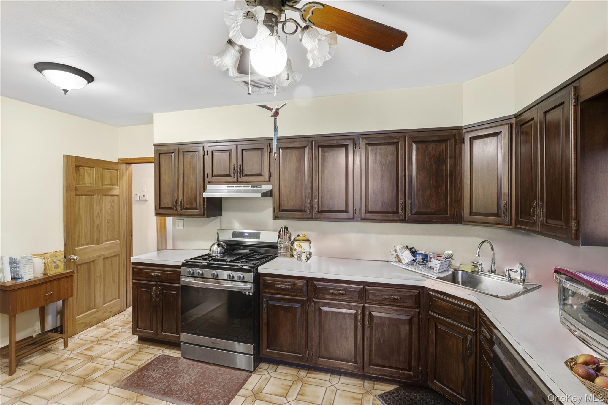 Single Family Oak  Nassau County, NY 11758, MLS-926576-3