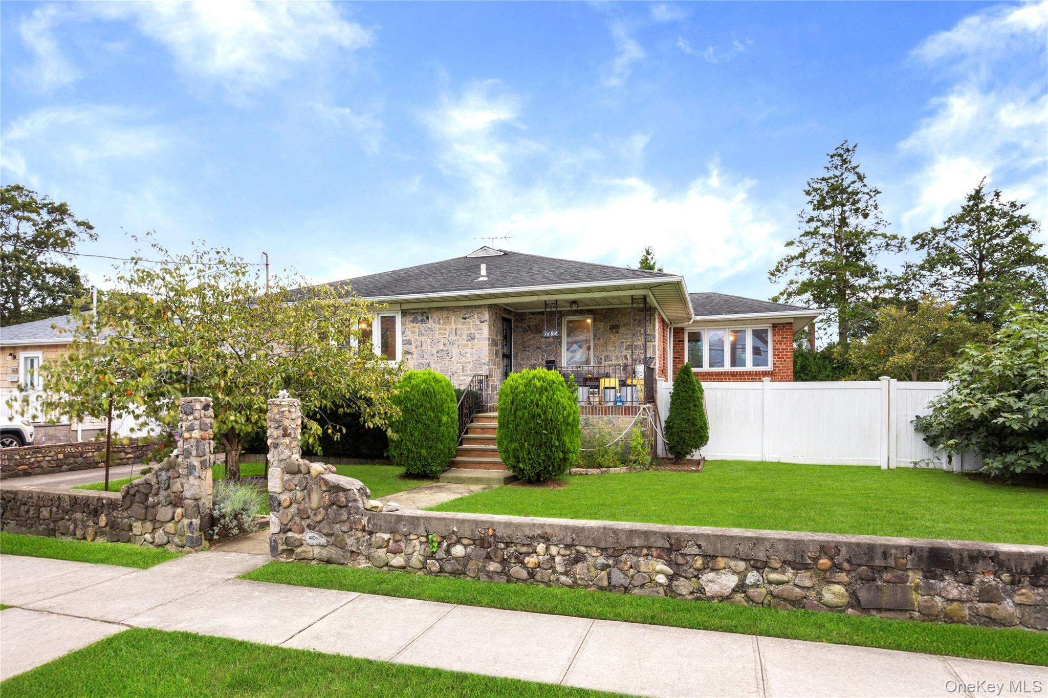 Single Family Oak  Nassau County, NY 11758, MLS-926576-7