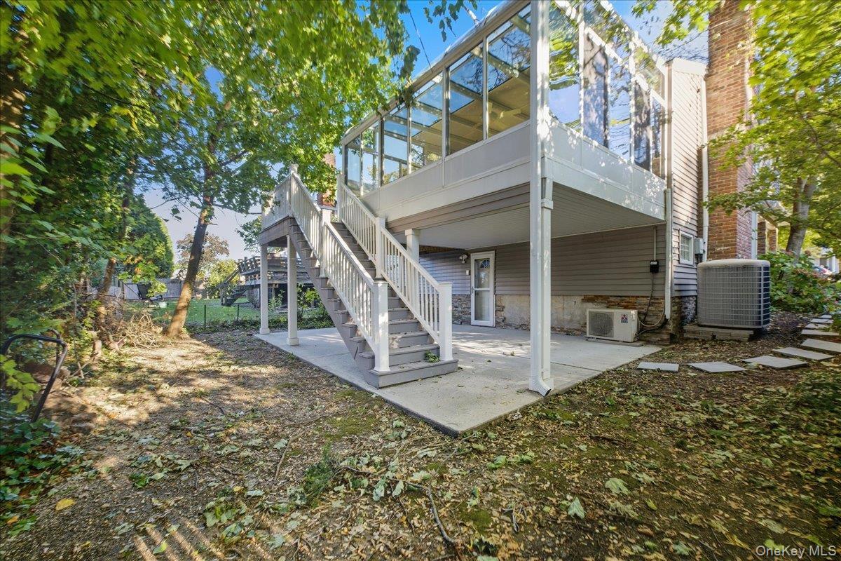 Single Family Fairfield Nassau County, NY 11050, MLS-926587-28