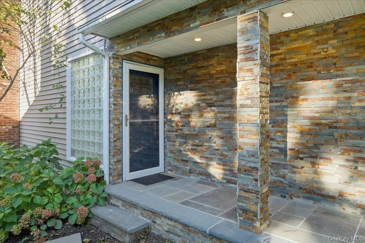 Single Family Fairfield Nassau County, NY 11050, MLS-926587-3