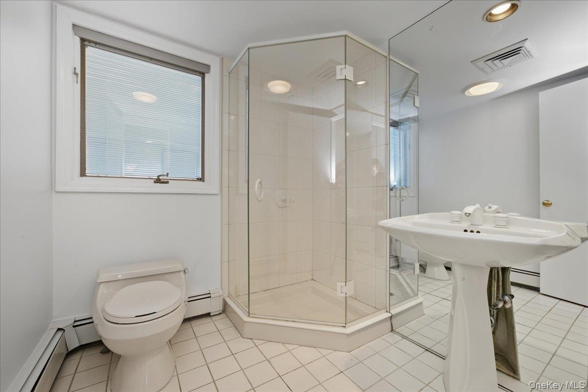 Single Family Fairfield Nassau County, NY 11050, MLS-926587-7