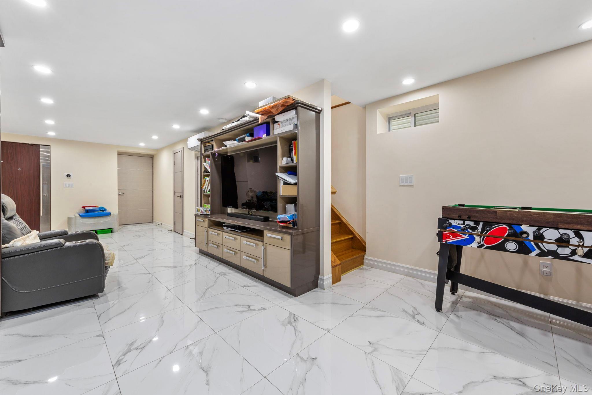 Single Family 77th  Queens, NY 11366, MLS-926595-17