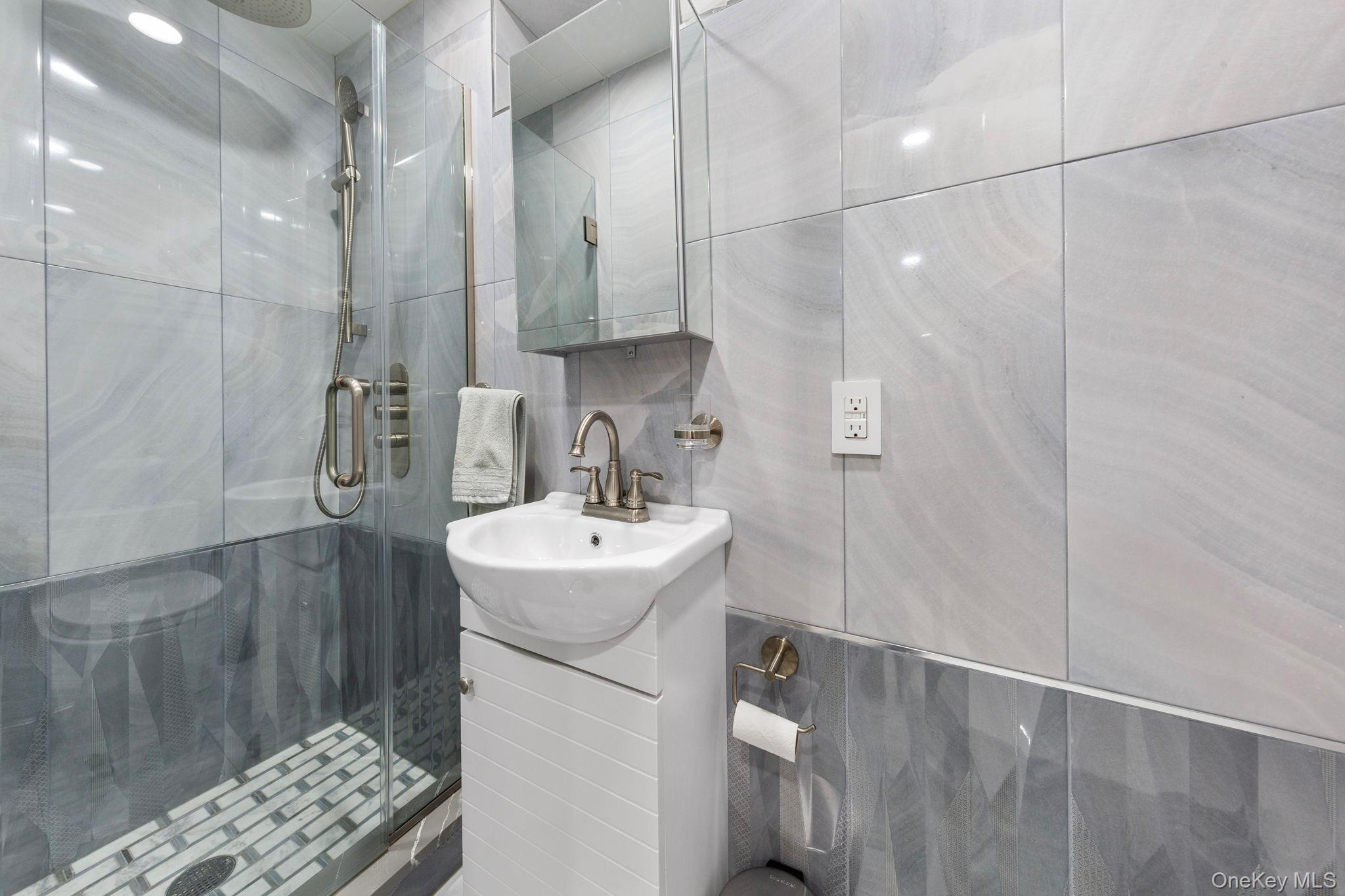 Single Family 77th  Queens, NY 11366, MLS-926595-18