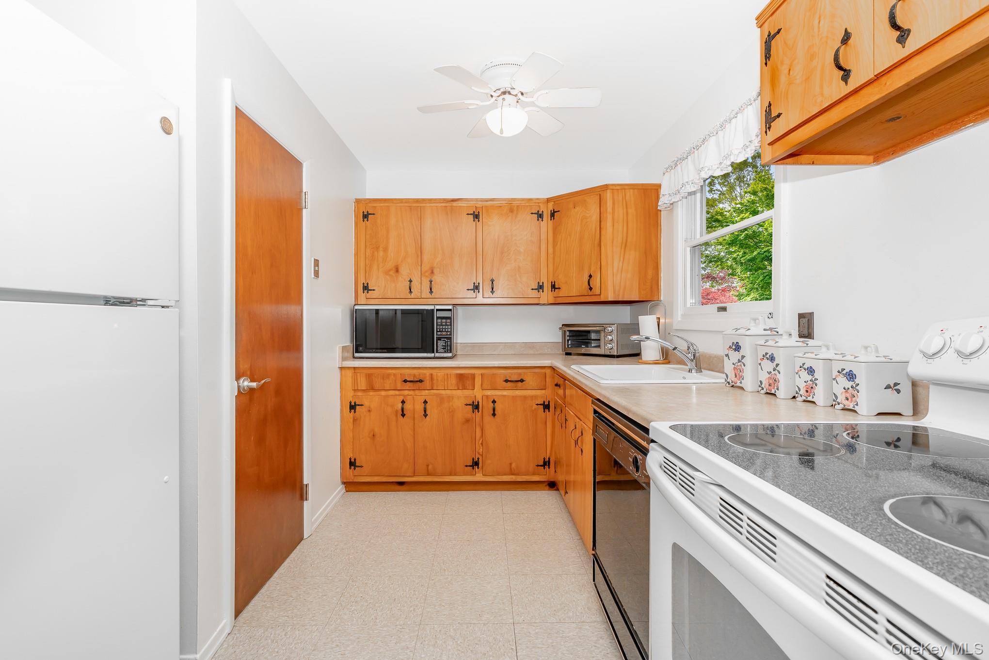 Single Family Argonne  Suffolk County, NY 11946, MLS-926617-8