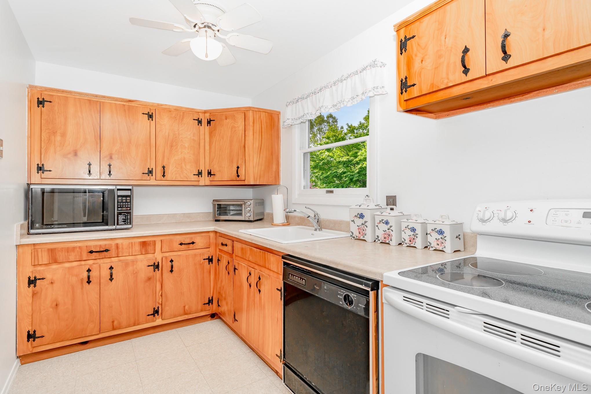 Single Family Argonne  Suffolk County, NY 11946, MLS-926617-9