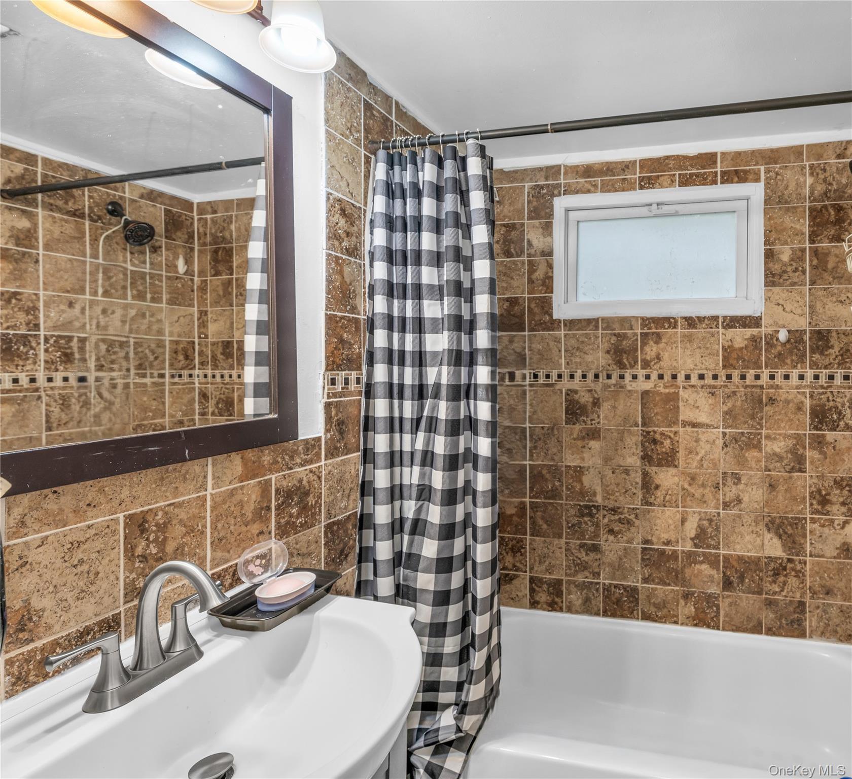 Single Family Somerset  Suffolk County, NY 11950, MLS-926620-19