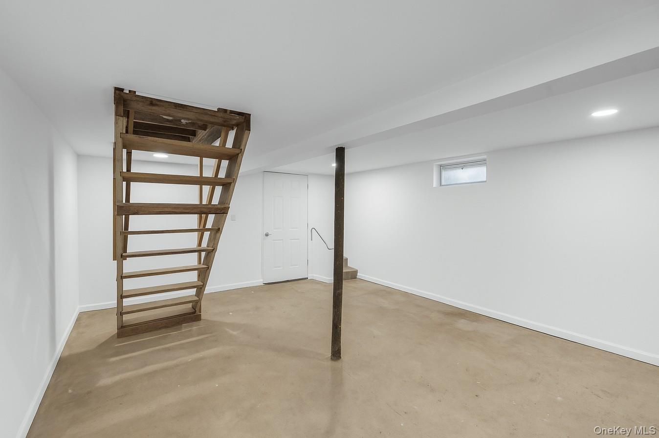 Single Family Somerset  Suffolk County, NY 11950, MLS-926620-25