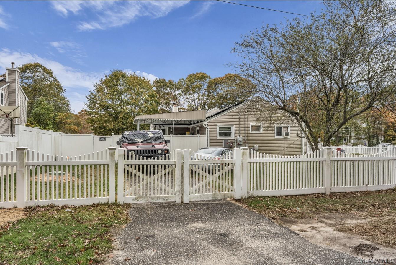 Single Family Somerset  Suffolk County, NY 11950, MLS-926620-33