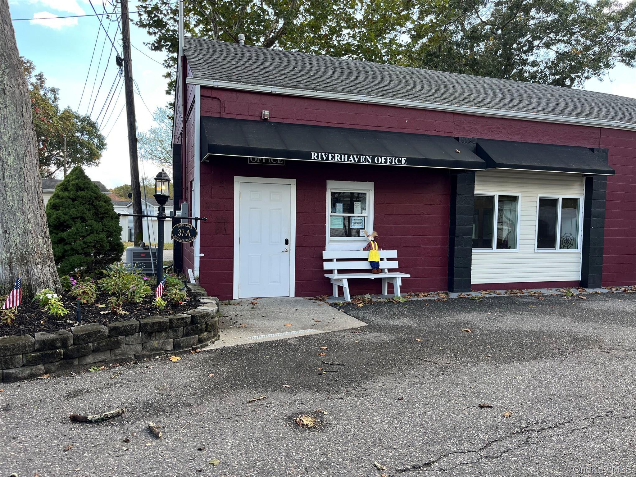 Single Family Hubbard Ave  Suffolk County, NY 11901, MLS-926662-39