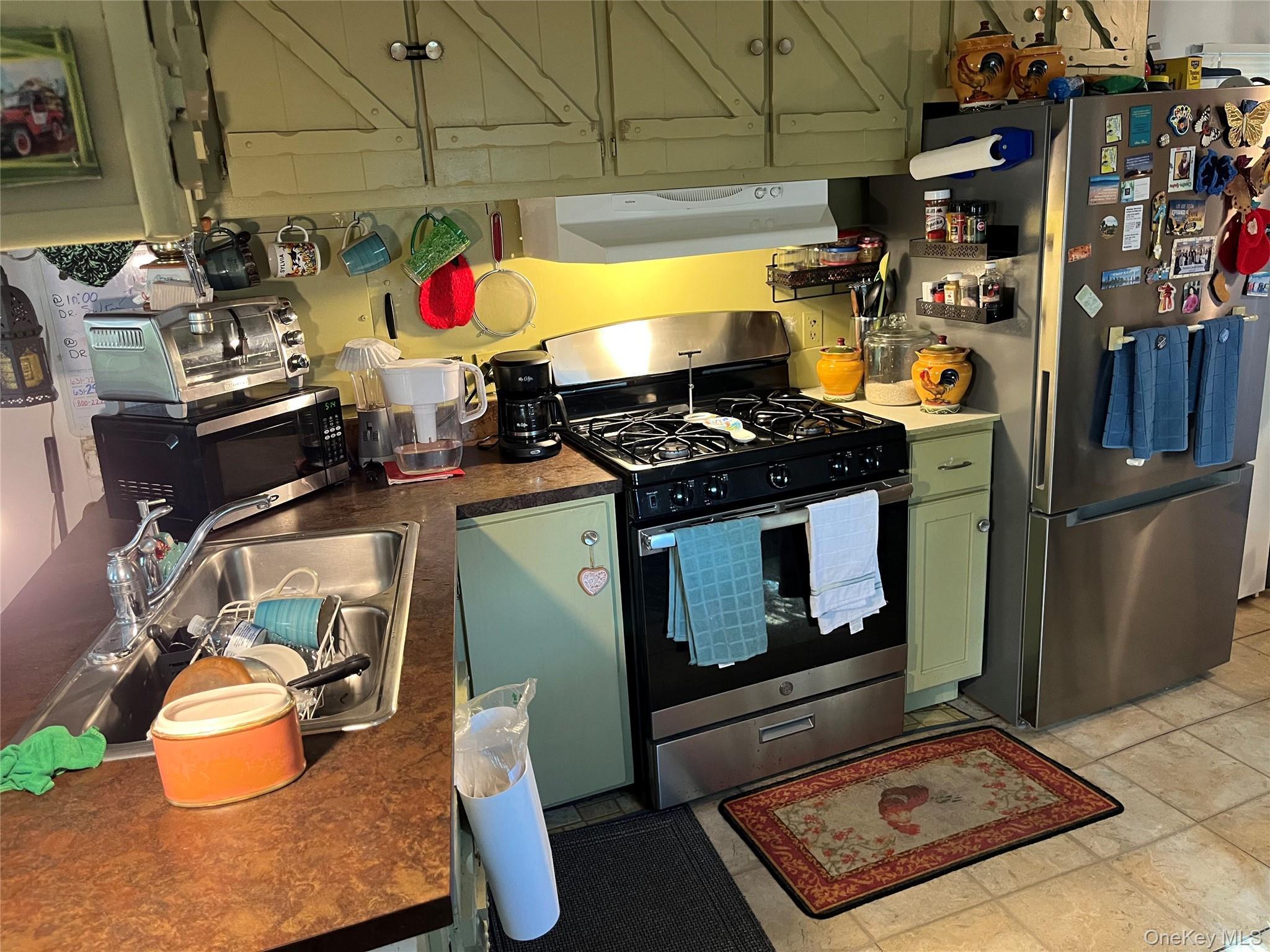 Single Family Hubbard Ave  Suffolk County, NY 11901, MLS-926662-9