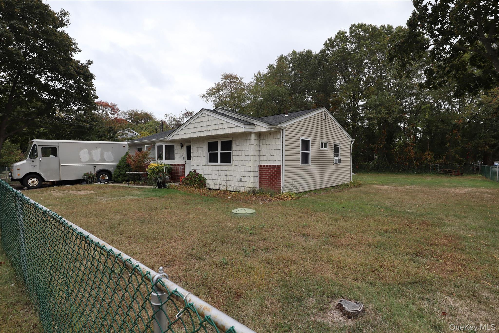 Single Family Jefferson Suffolk County, NY 11798, MLS-926663-32