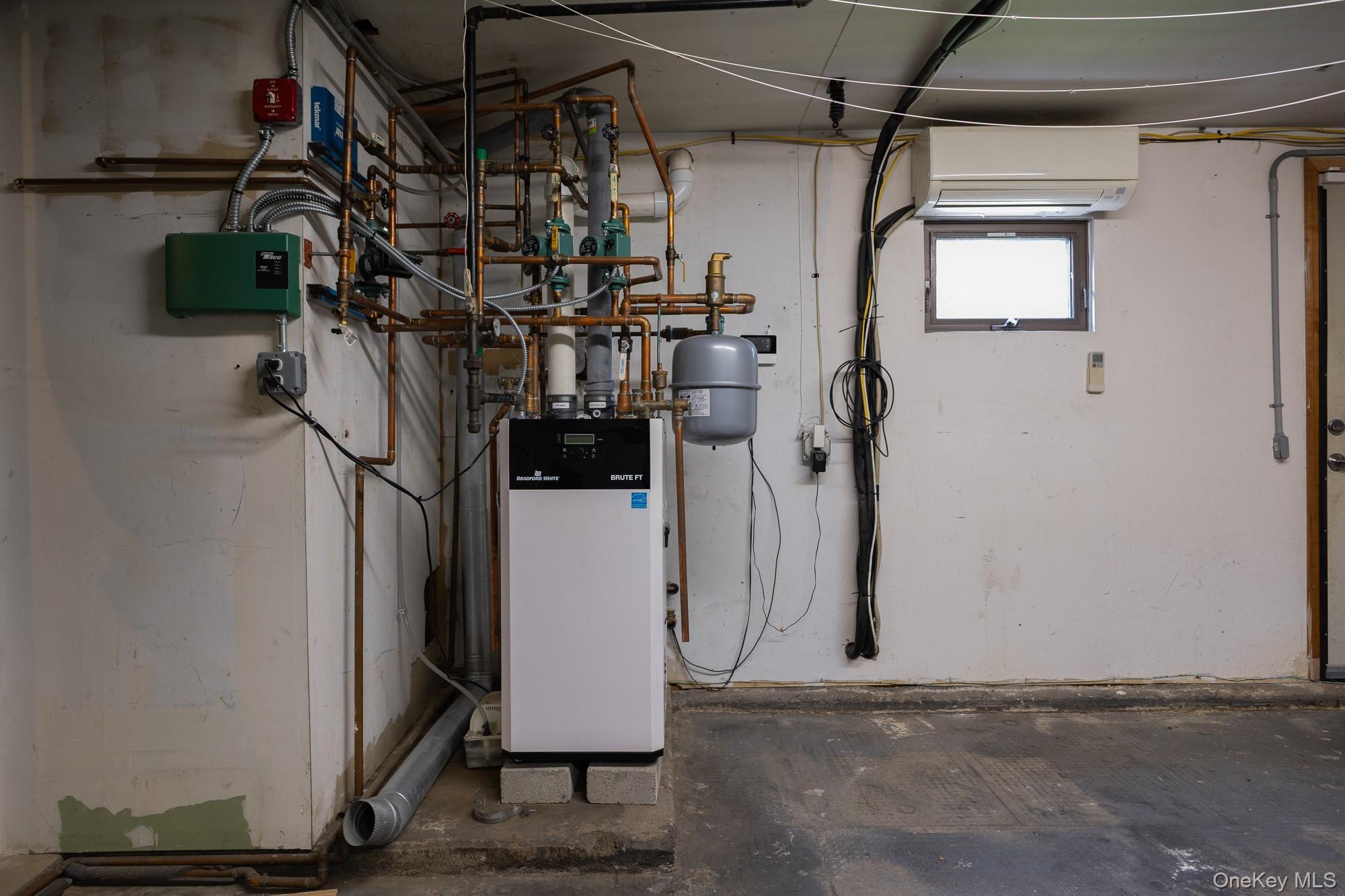 Single Family Kings  Suffolk County, NY 11757, MLS-926681-25