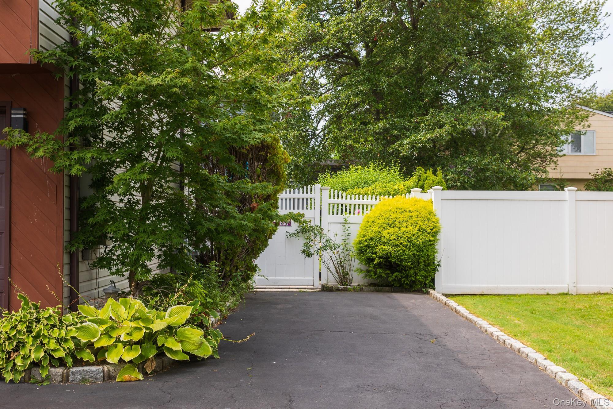 Single Family Kings  Suffolk County, NY 11757, MLS-926681-31