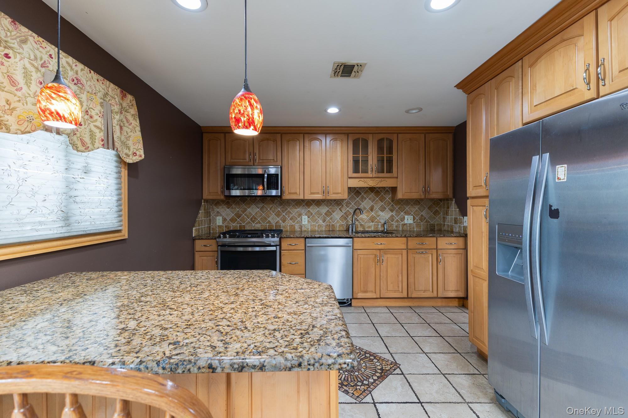 Single Family Kings  Suffolk County, NY 11757, MLS-926681-6