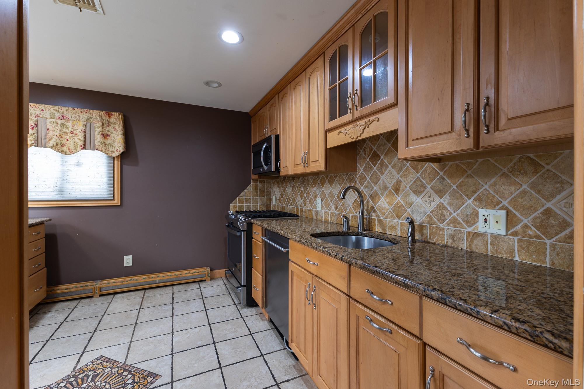 Single Family Kings  Suffolk County, NY 11757, MLS-926681-8