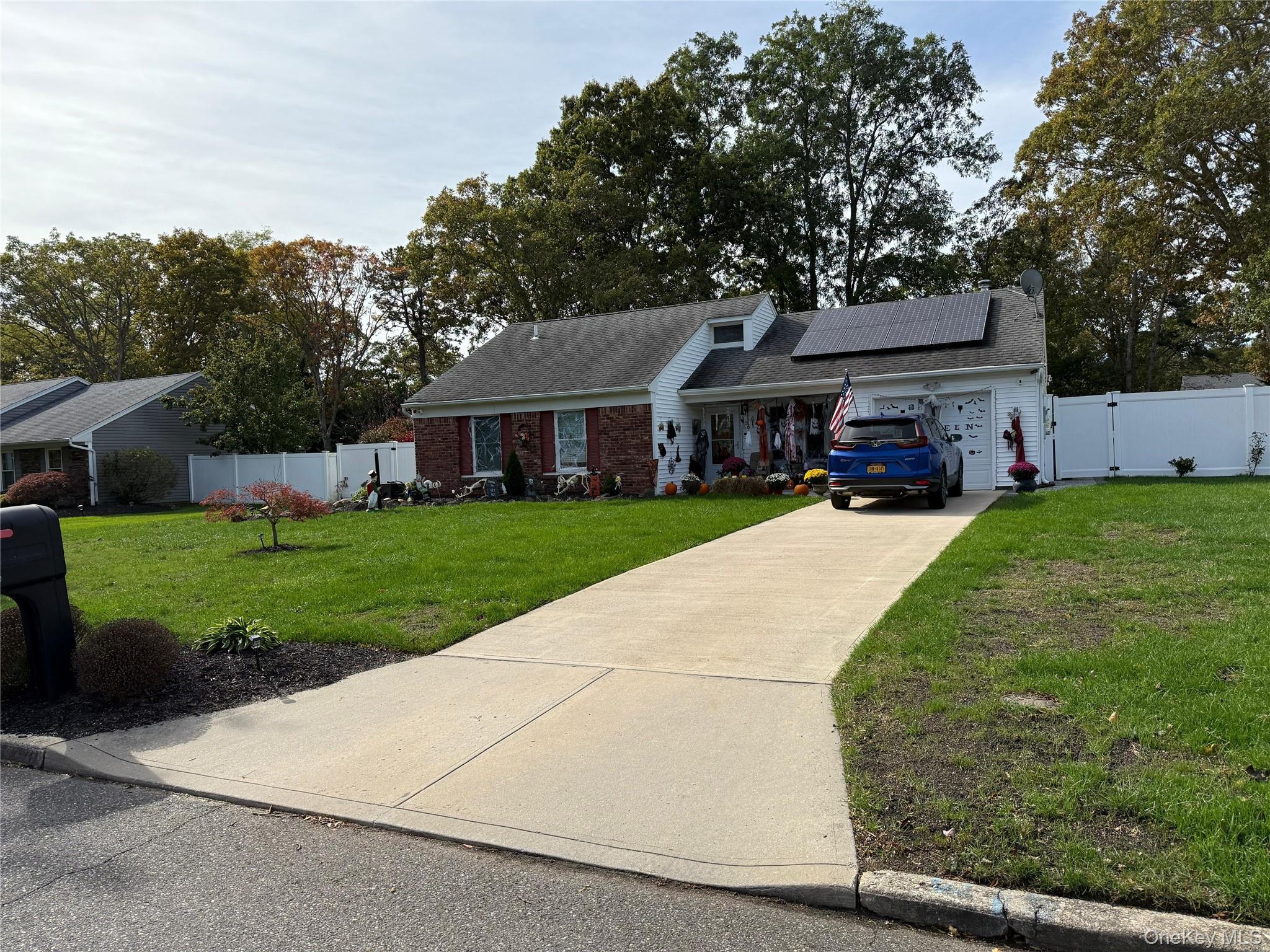 Single Family Glenmere Suffolk County, NY 11727, MLS-926689-2