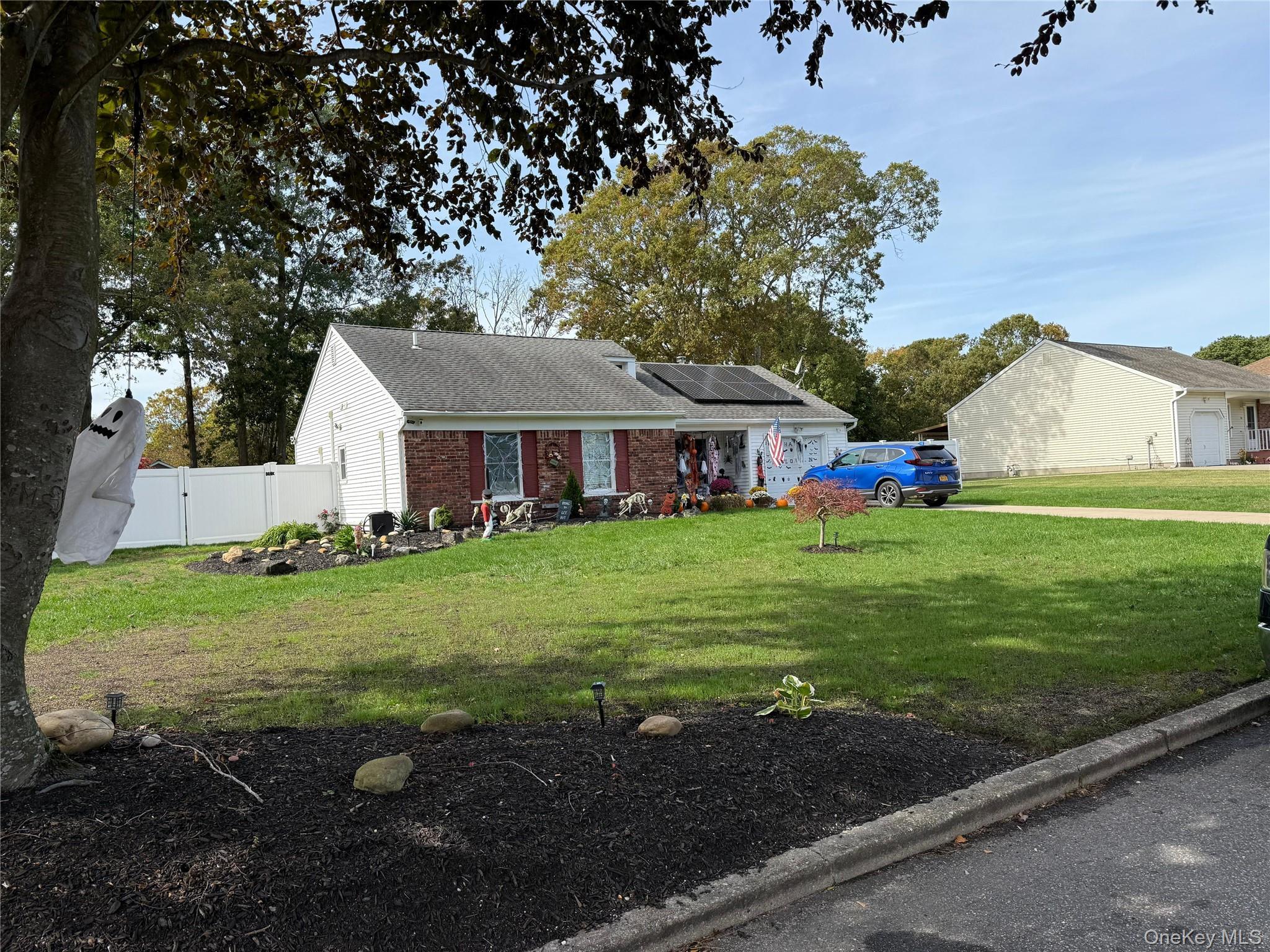 Single Family Glenmere Suffolk County, NY 11727, MLS-926689-3