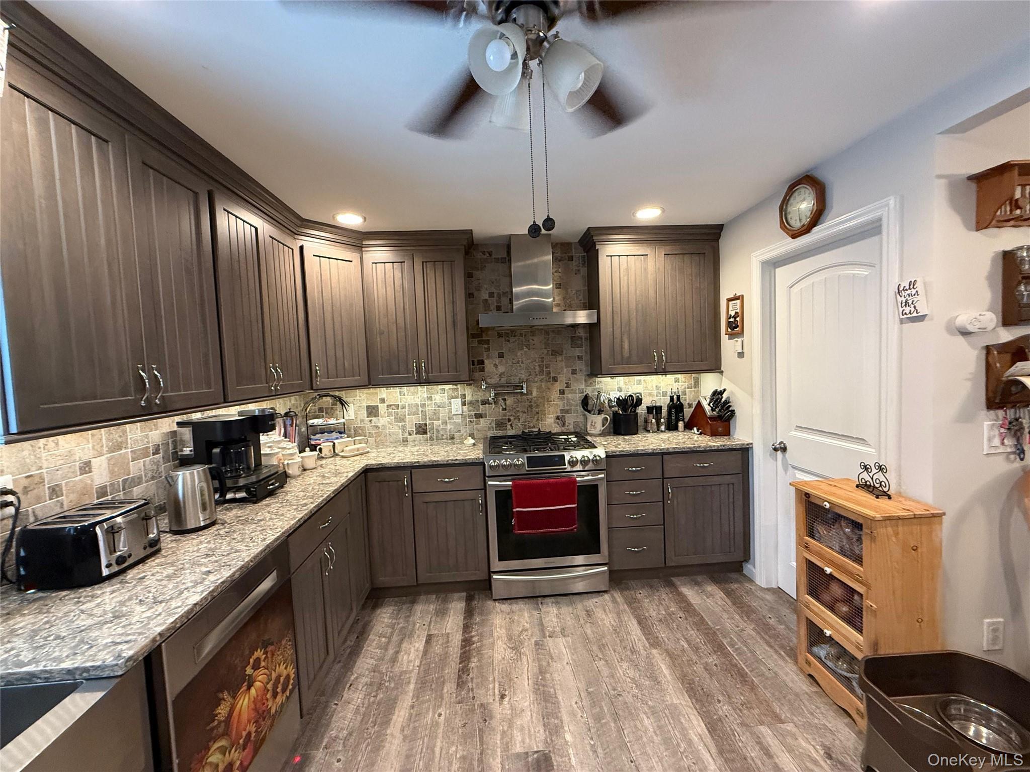 Single Family Glenmere Suffolk County, NY 11727, MLS-926689-7