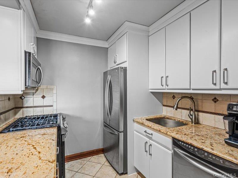 Coop 215th  Queens, NY 11360, MLS-926740-10