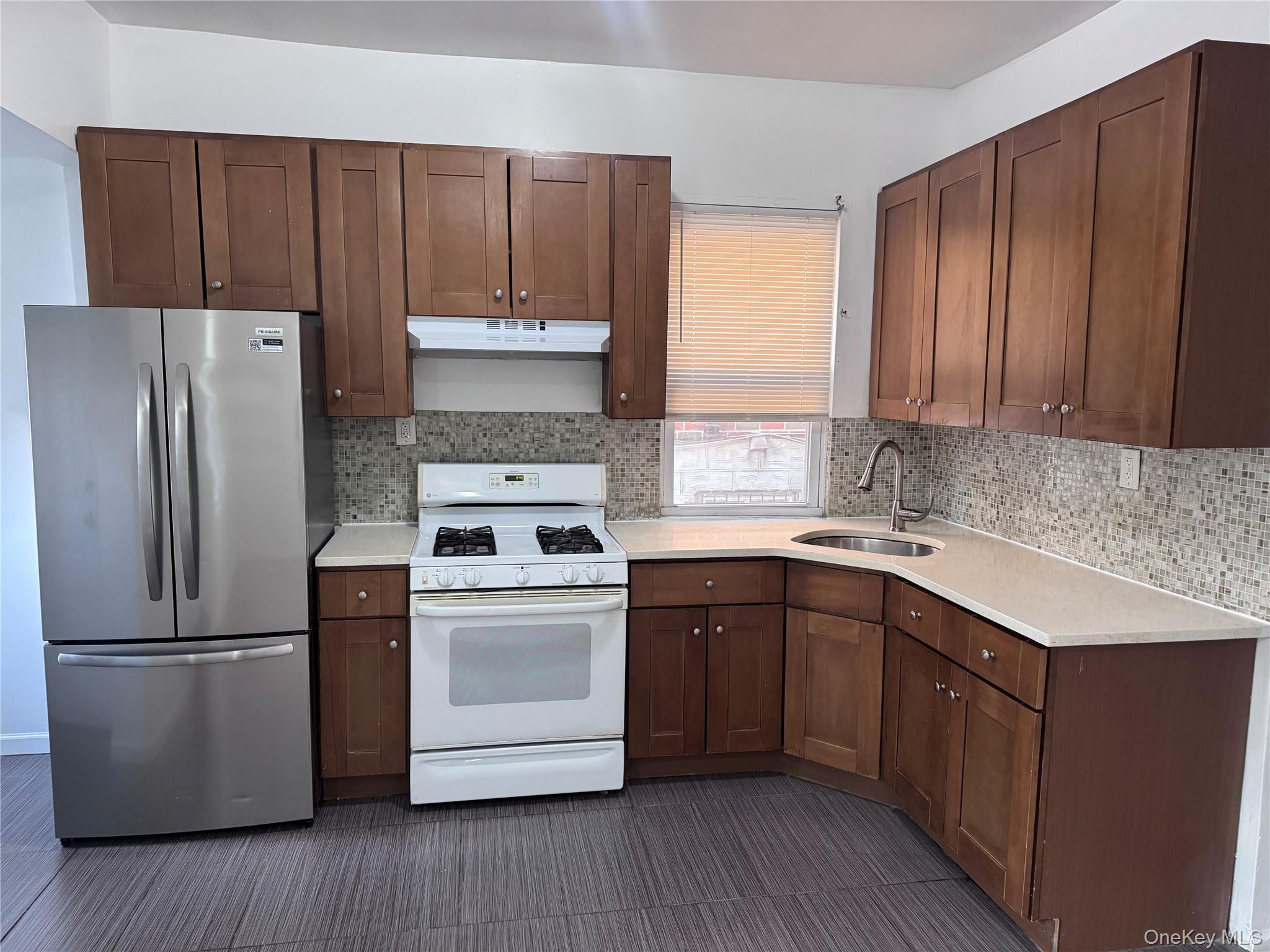Apartment De Reimer  Bronx, NY 10466, MLS-926752-12