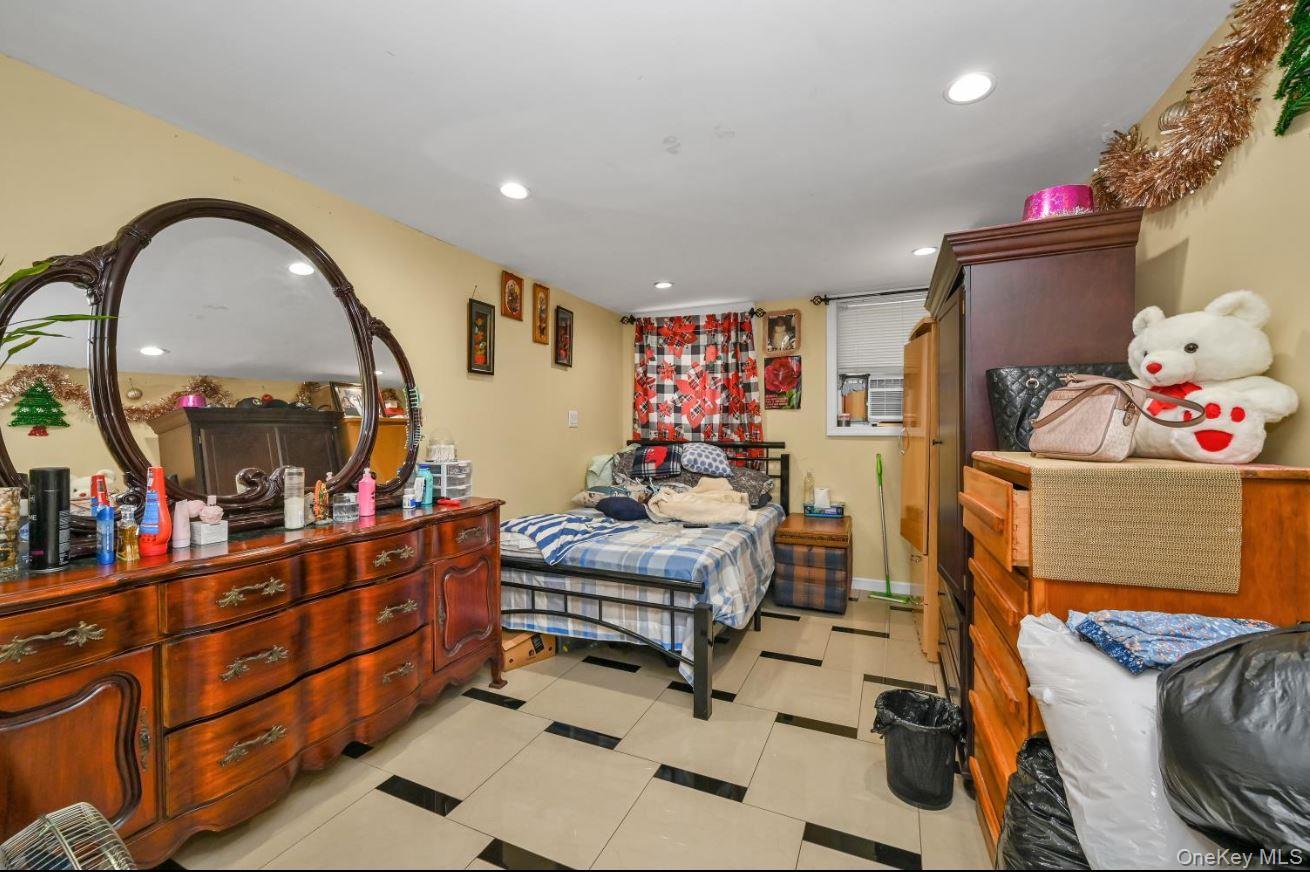 Single Family 69th Queens, NY 11367, MLS-926805-17