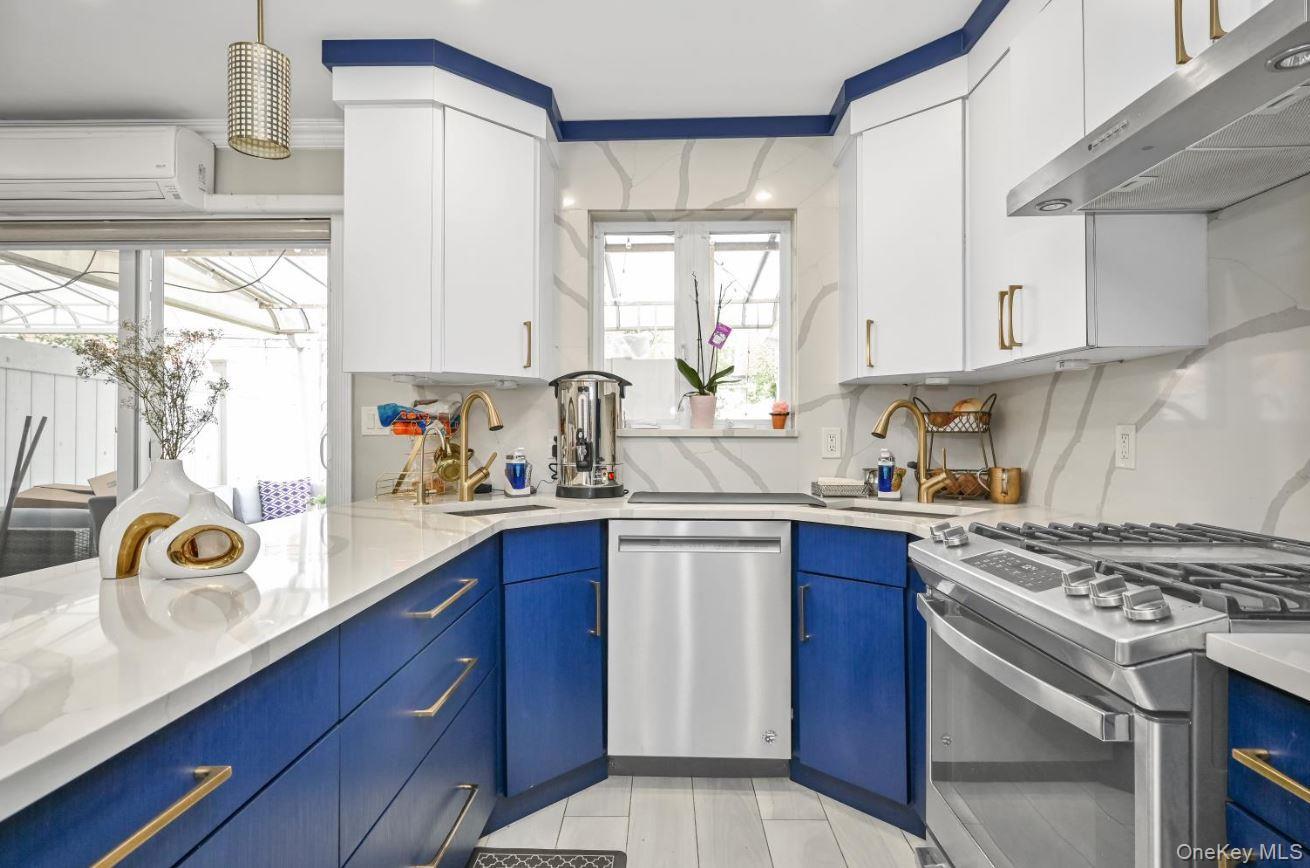 Single Family 69th Queens, NY 11367, MLS-926805-5