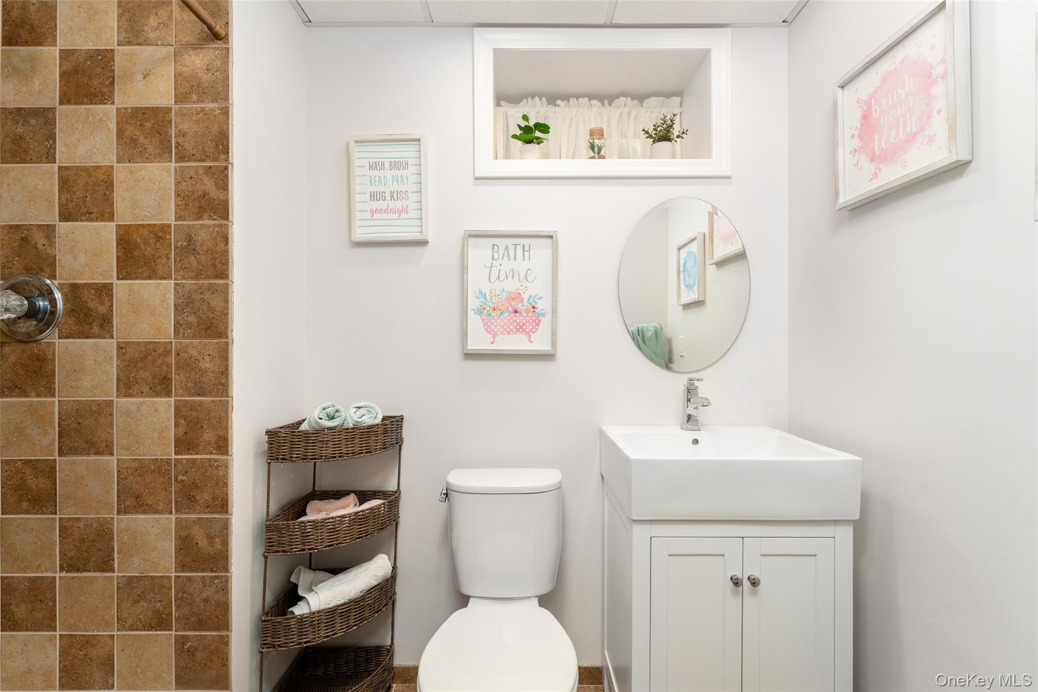 Single Family Washington Heights  Suffolk County, NY 11946, MLS-926880-24