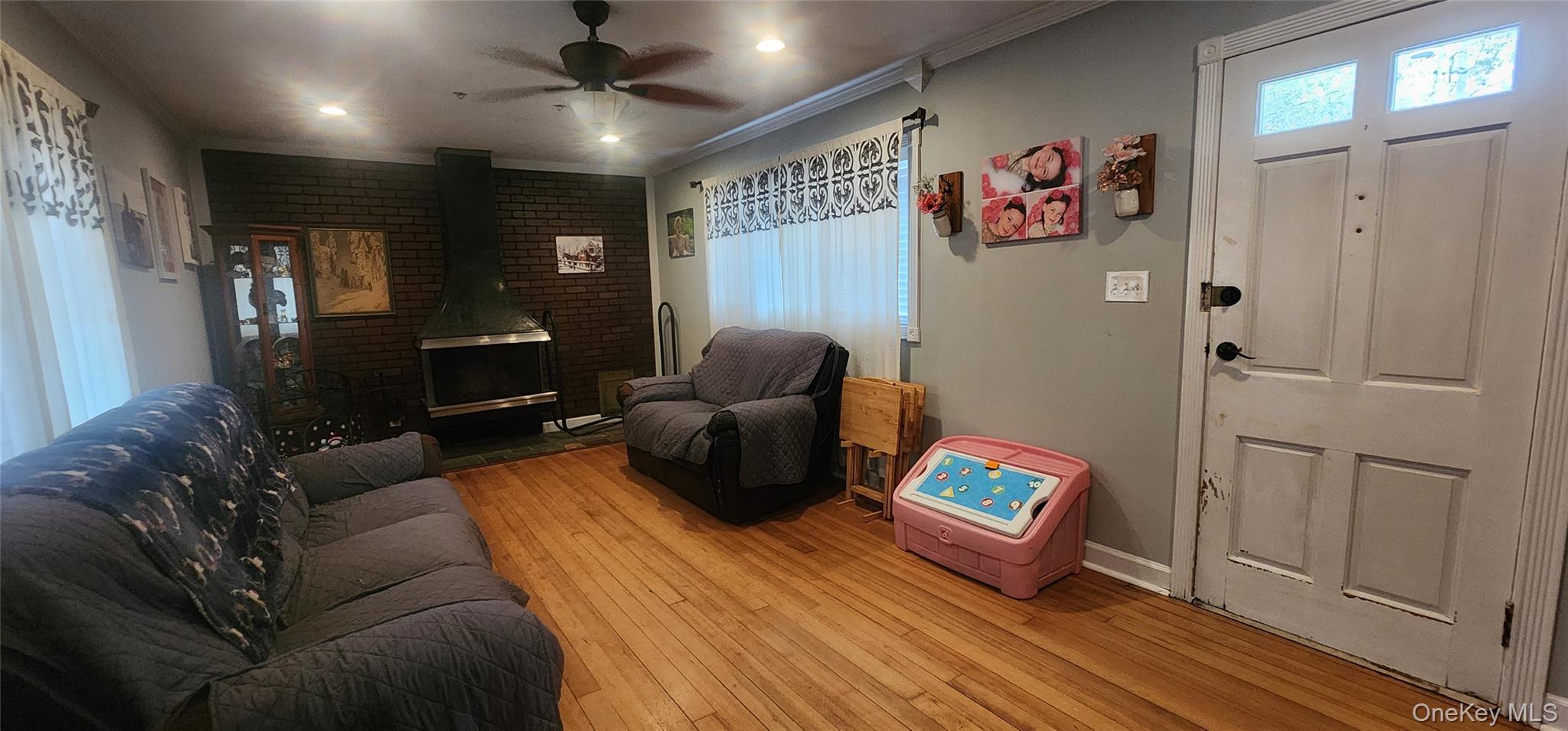 Single Family Astoria Suffolk County, NY 11951, MLS-926885-25