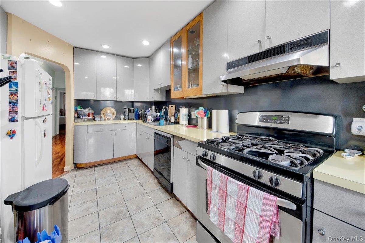 Single Family Wallace  Bronx, NY 10462, MLS-926930-3