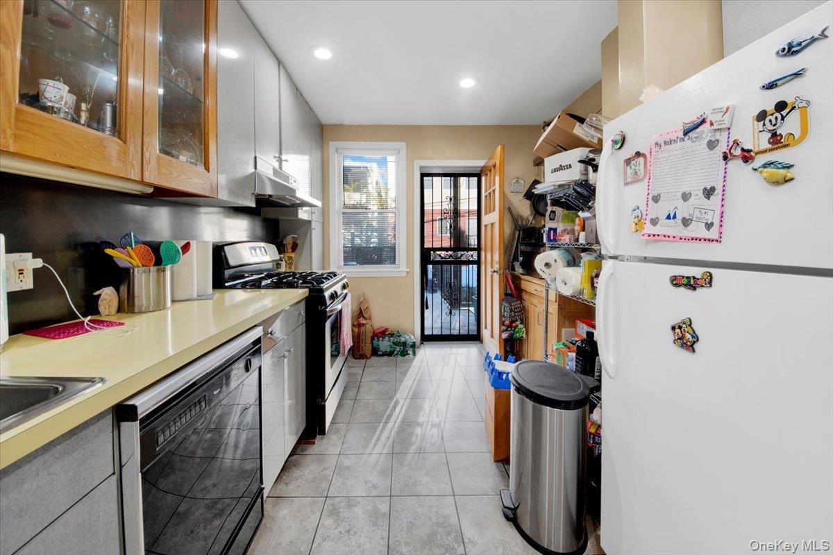 Single Family Wallace  Bronx, NY 10462, MLS-926930-4