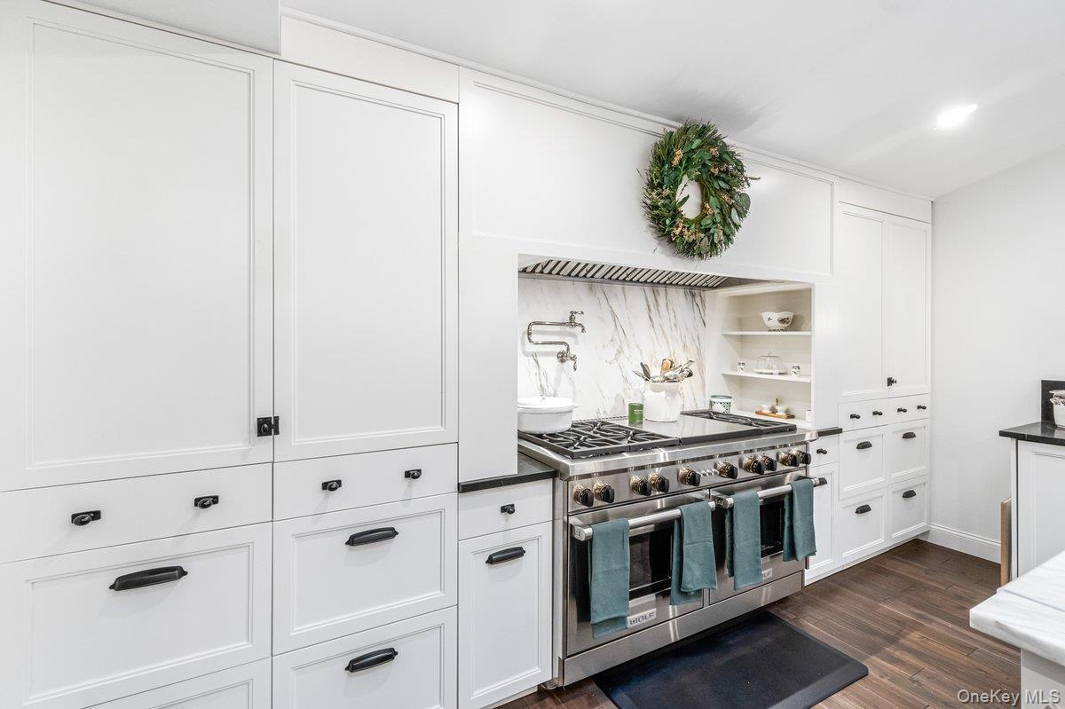 Single Family Rustic Gate Suffolk County, NY 11746, MLS-926964-14