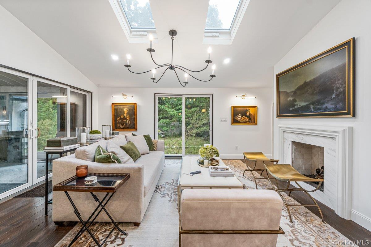 Single Family Rustic Gate Suffolk County, NY 11746, MLS-926964-17