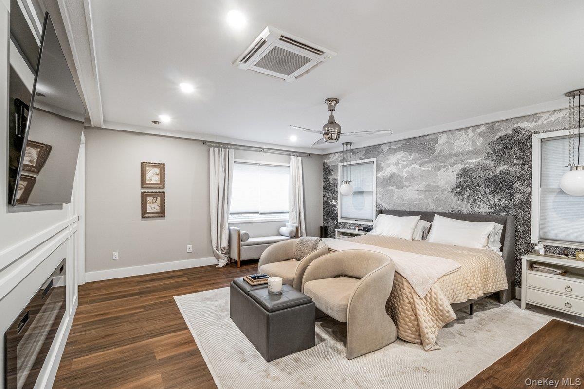 Single Family Rustic Gate Suffolk County, NY 11746, MLS-926964-24