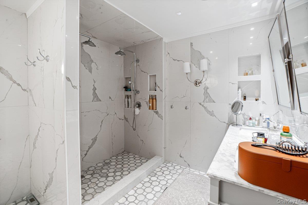 Single Family Rustic Gate Suffolk County, NY 11746, MLS-926964-28