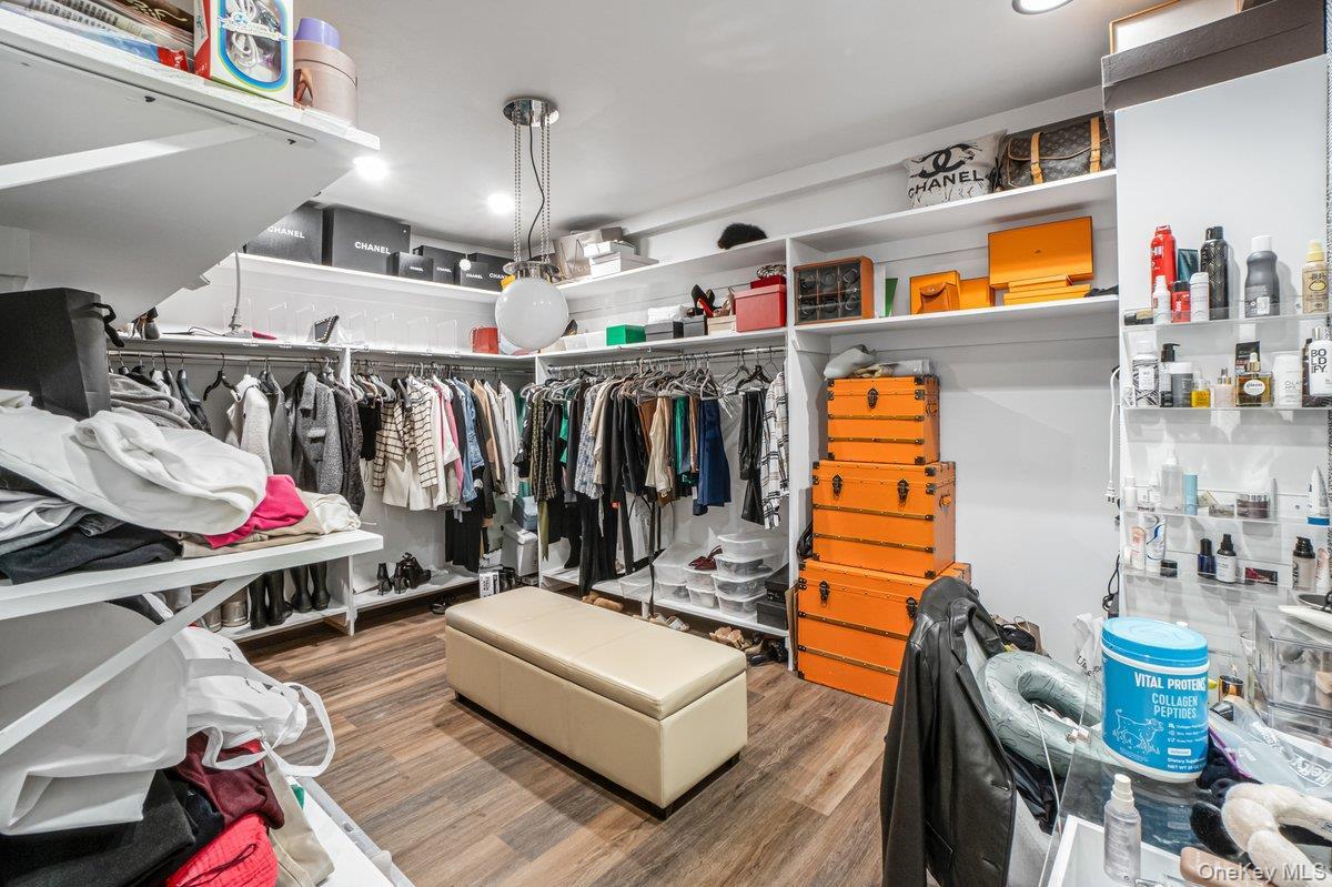 Single Family Rustic Gate Suffolk County, NY 11746, MLS-926964-29