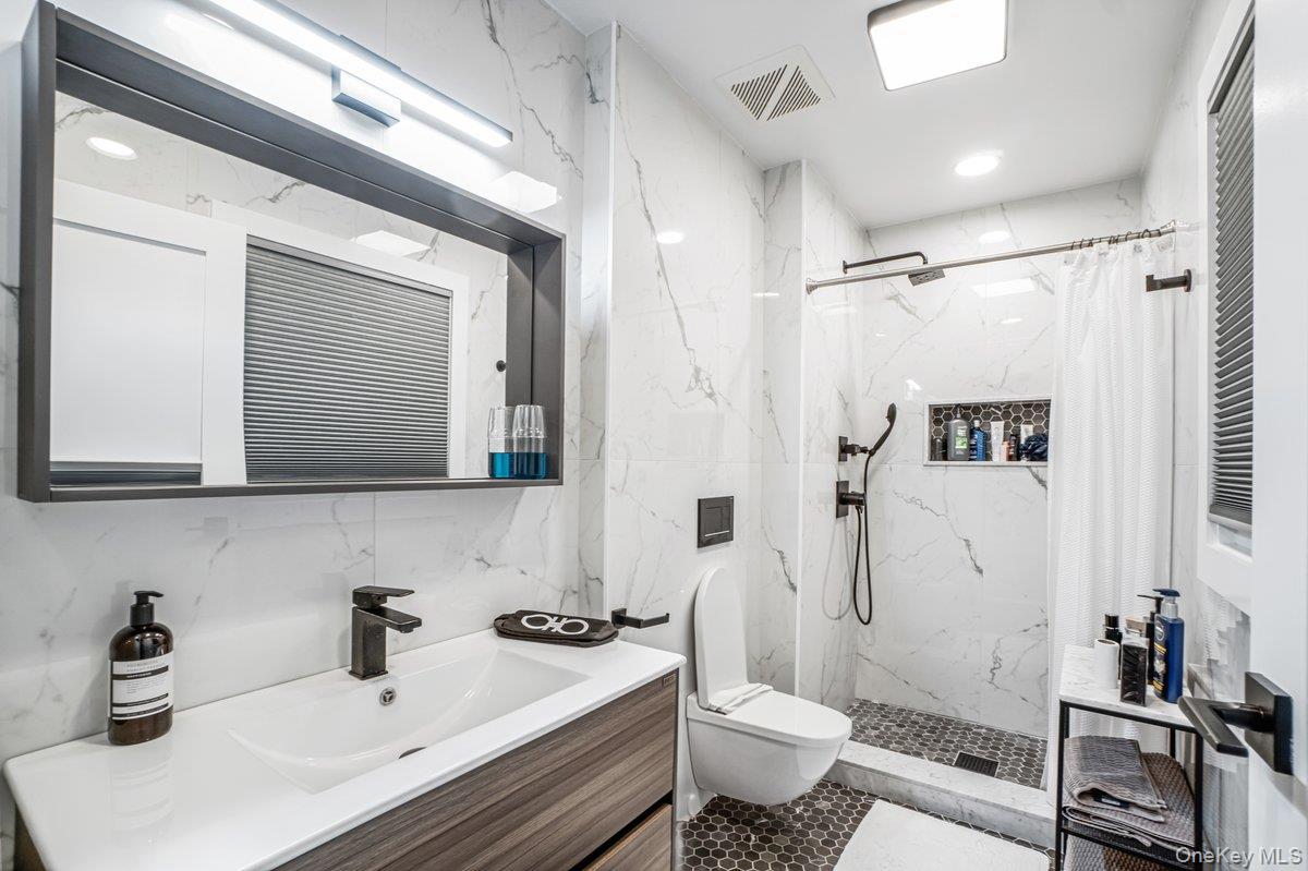 Single Family Rustic Gate Suffolk County, NY 11746, MLS-926964-37