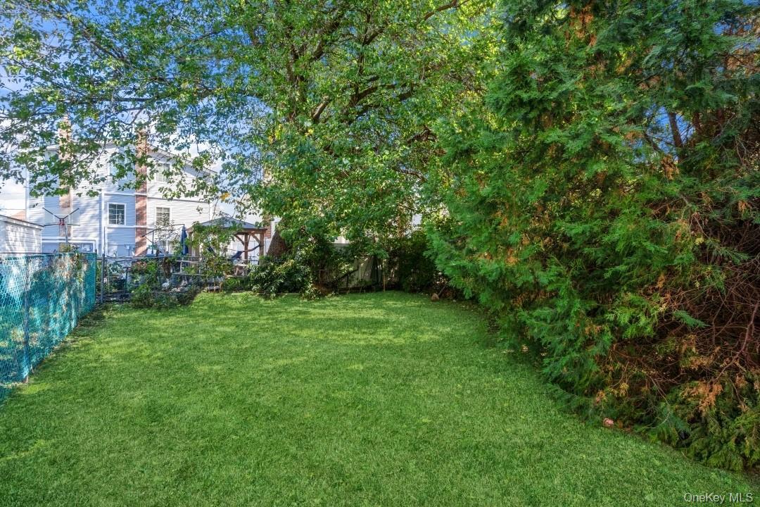 Single Family Hickory  Nassau County, NY 11050, MLS-926971-22