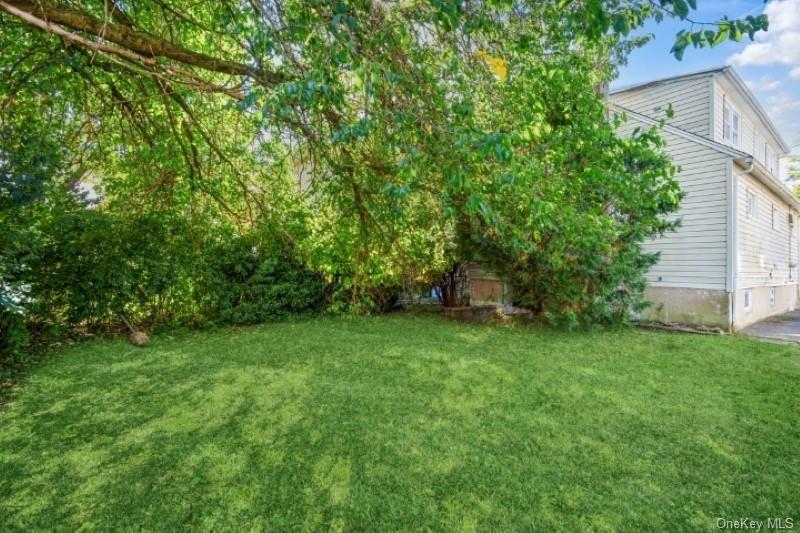 Single Family Hickory  Nassau County, NY 11050, MLS-926971-23