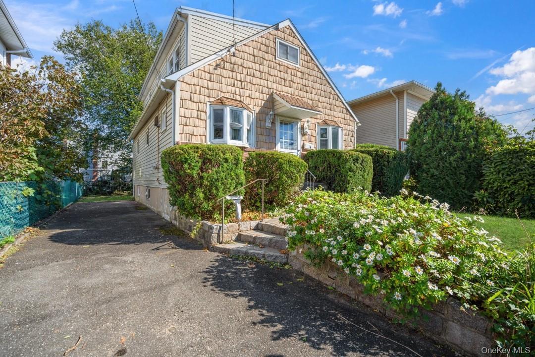 Single Family Hickory  Nassau County, NY 11050, MLS-926971-6