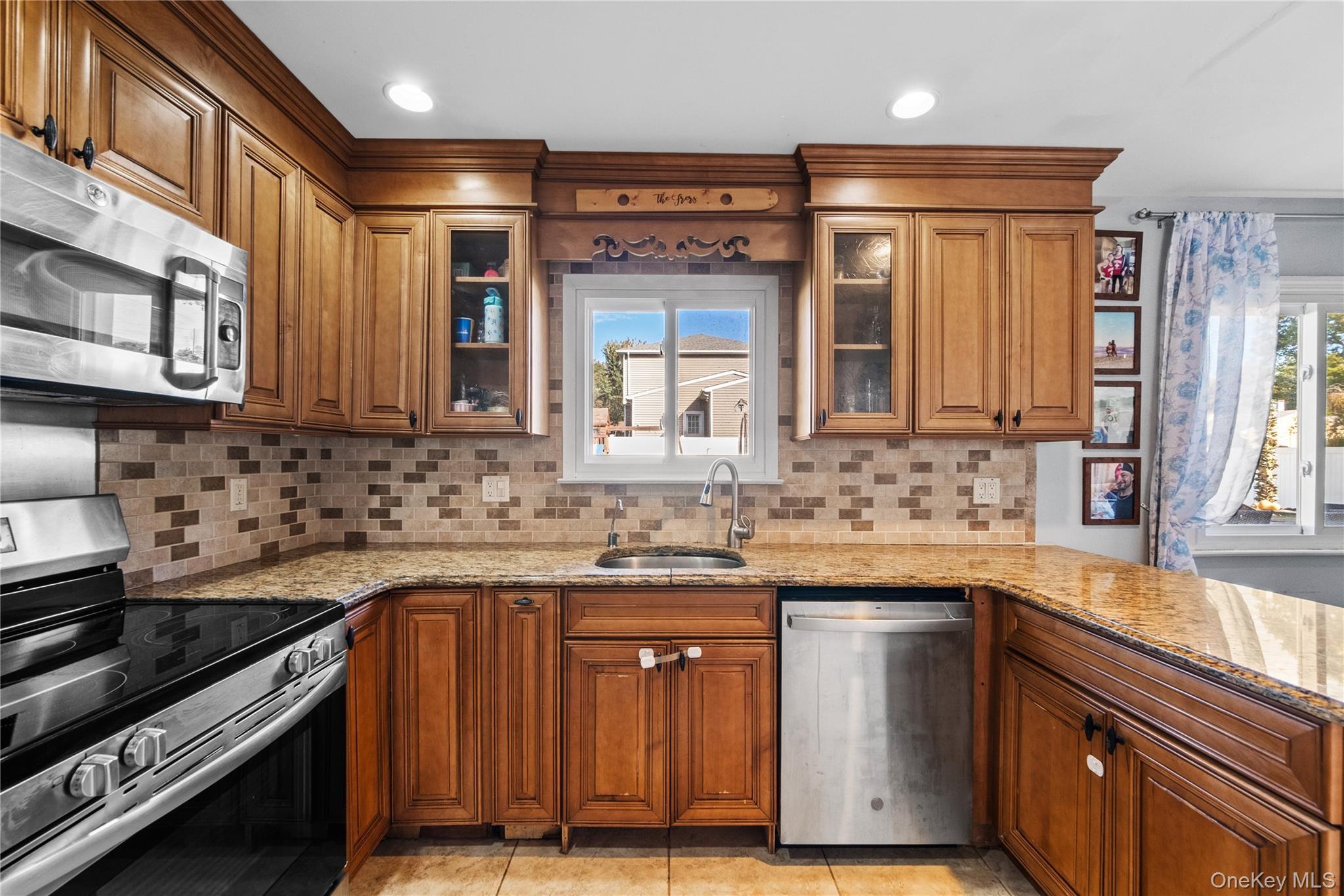 Single Family Singingwood  Suffolk County, NY 11741, MLS-926981-25