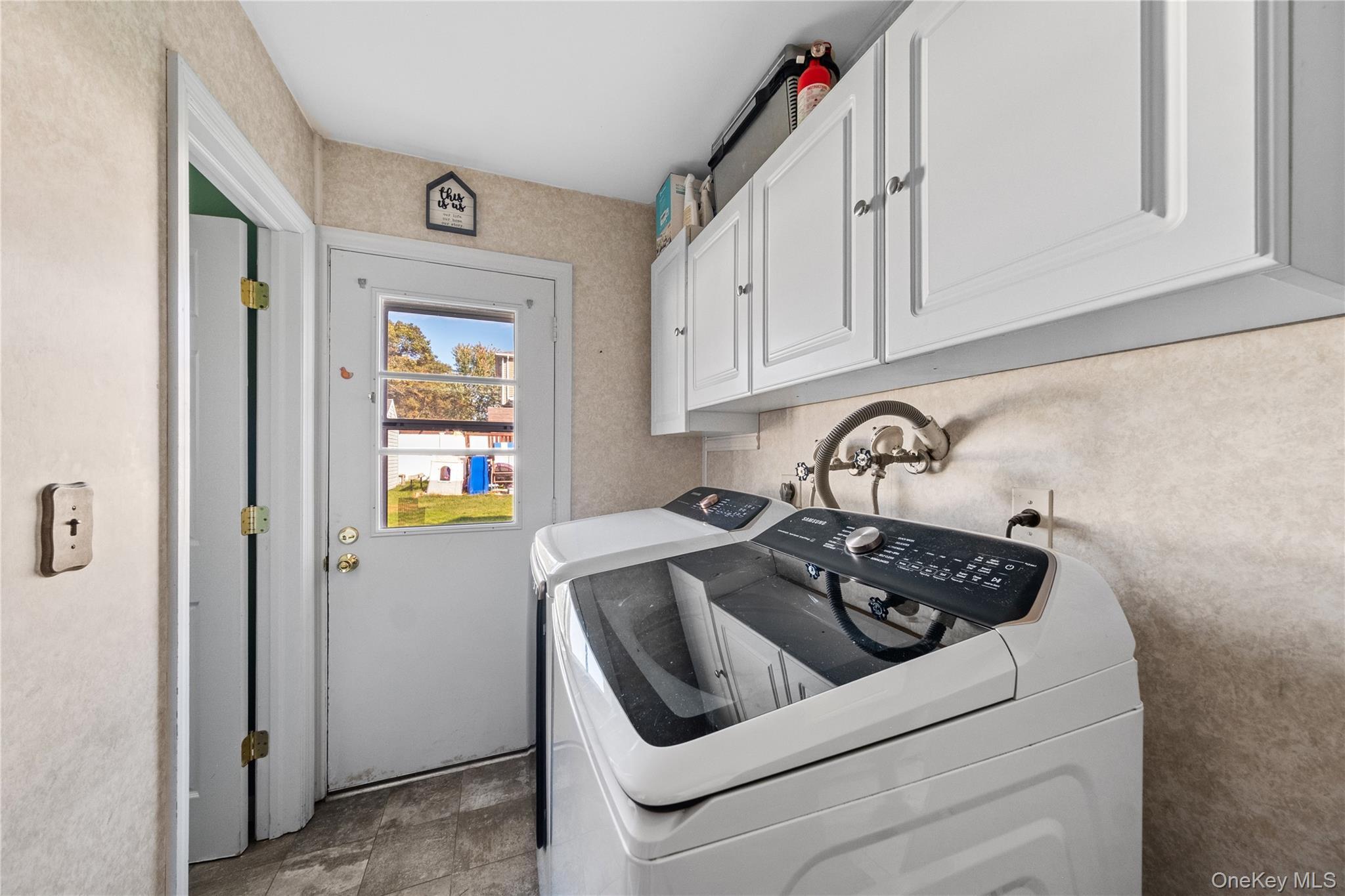 Single Family Singingwood  Suffolk County, NY 11741, MLS-926981-28