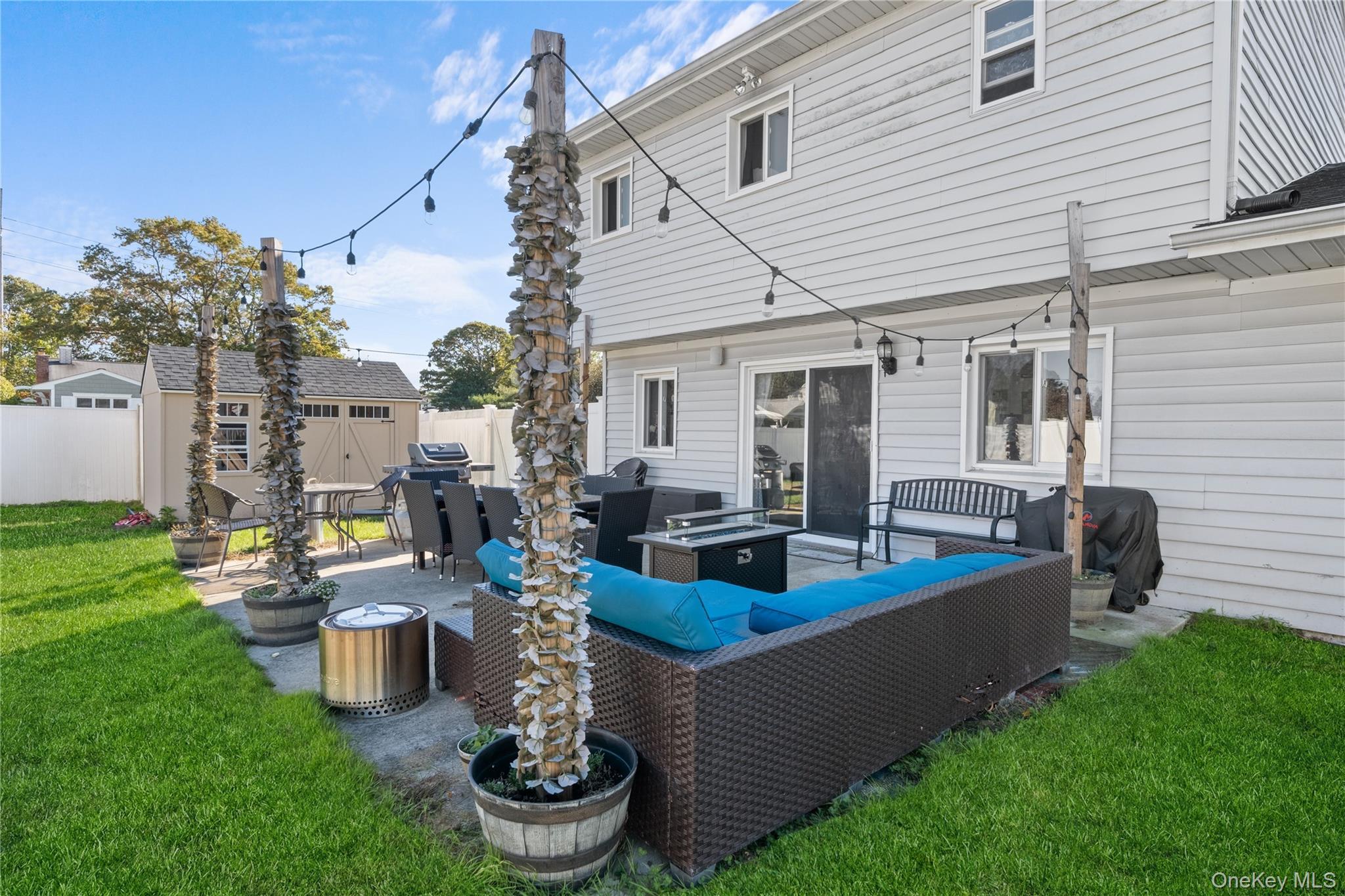 Single Family Singingwood  Suffolk County, NY 11741, MLS-926981-36