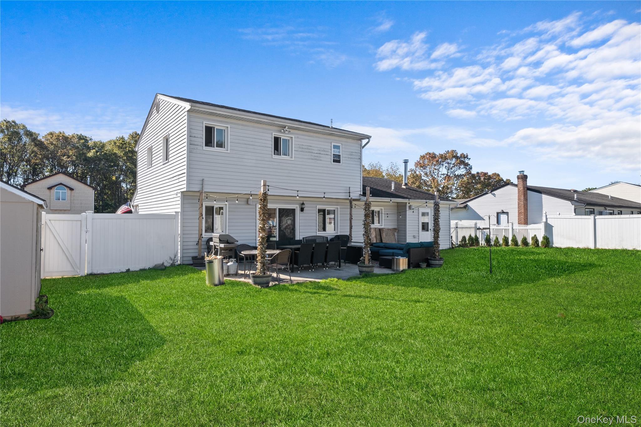 Single Family Singingwood  Suffolk County, NY 11741, MLS-926981-39