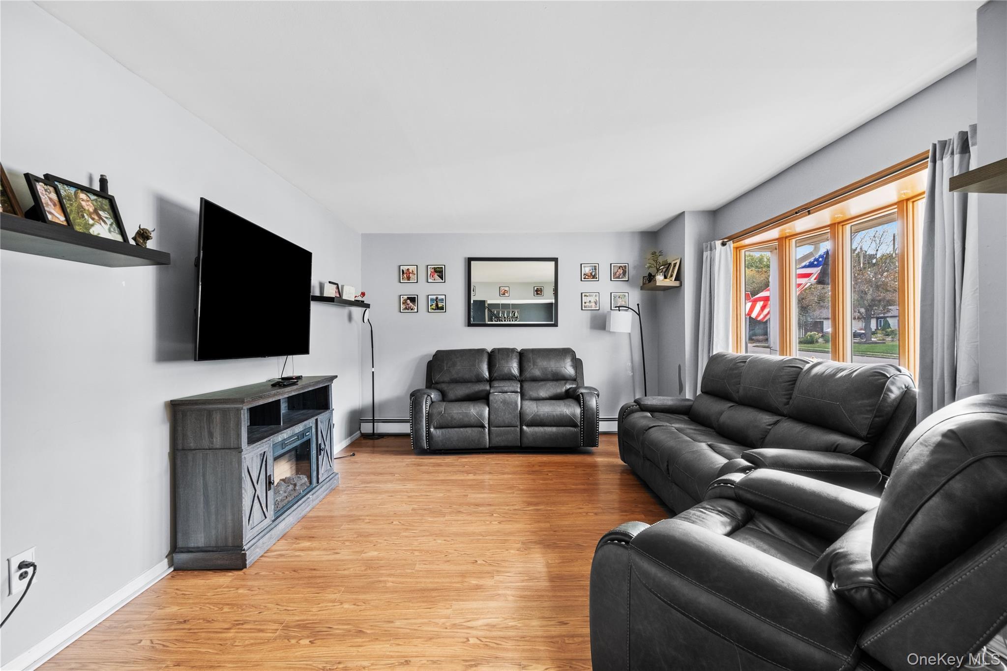 Single Family Singingwood  Suffolk County, NY 11741, MLS-926981-6