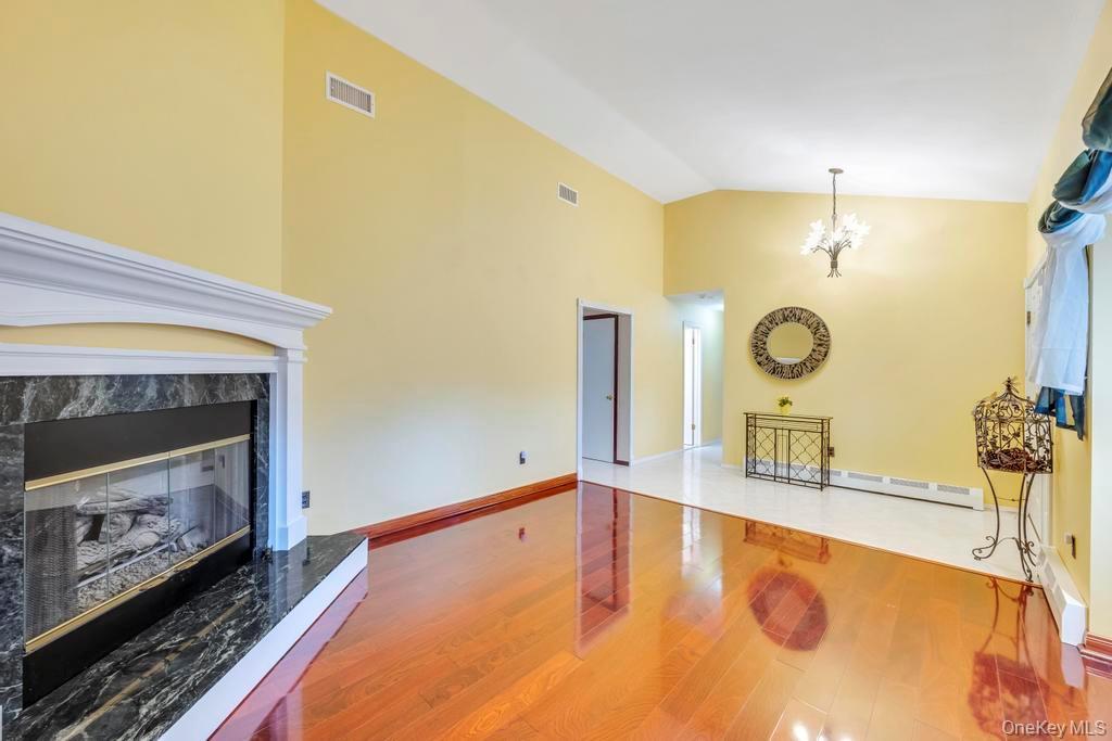 Single Family Evelyn  Suffolk County, NY 11949, MLS-927000-15