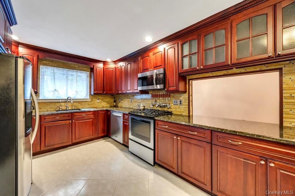 Single Family Evelyn  Suffolk County, NY 11949, MLS-927000-18