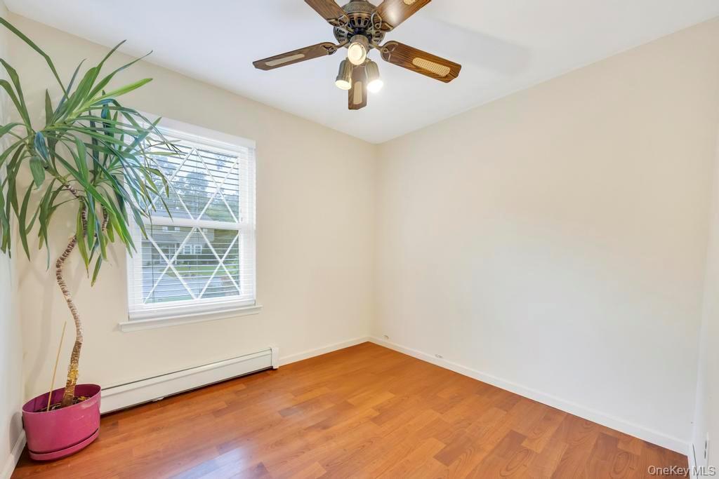 Single Family Evelyn  Suffolk County, NY 11949, MLS-927000-24